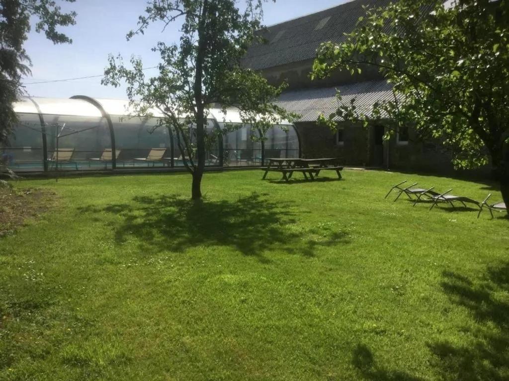 La Petellerie, maison de campagne avec piscine pour un séjour détente Moyon Extérieur photo