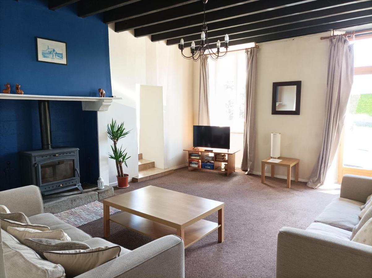 La Petellerie, maison de campagne avec piscine pour un séjour détente Moyon Extérieur photo