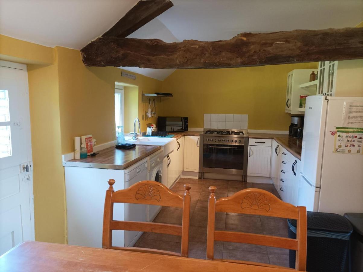 La Petellerie, maison de campagne avec piscine pour un séjour détente Moyon Extérieur photo