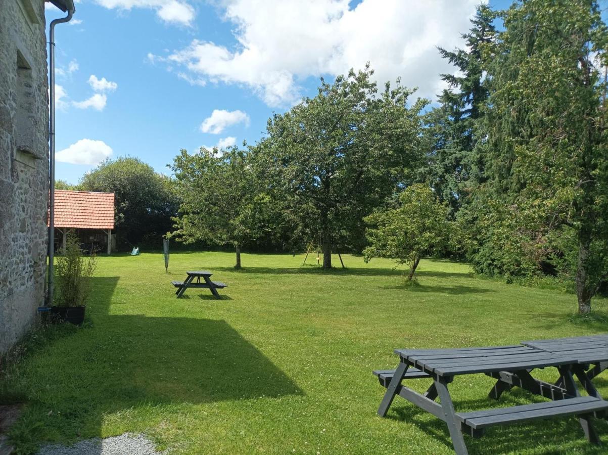 La Petellerie, maison de campagne avec piscine pour un séjour détente Moyon Extérieur photo