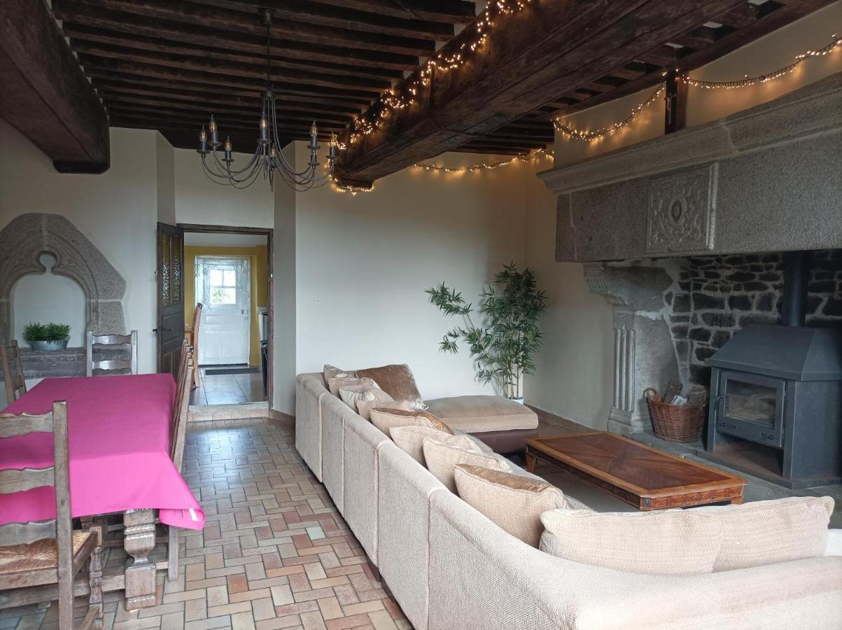 La Petellerie, maison de campagne avec piscine pour un séjour détente Moyon Extérieur photo
