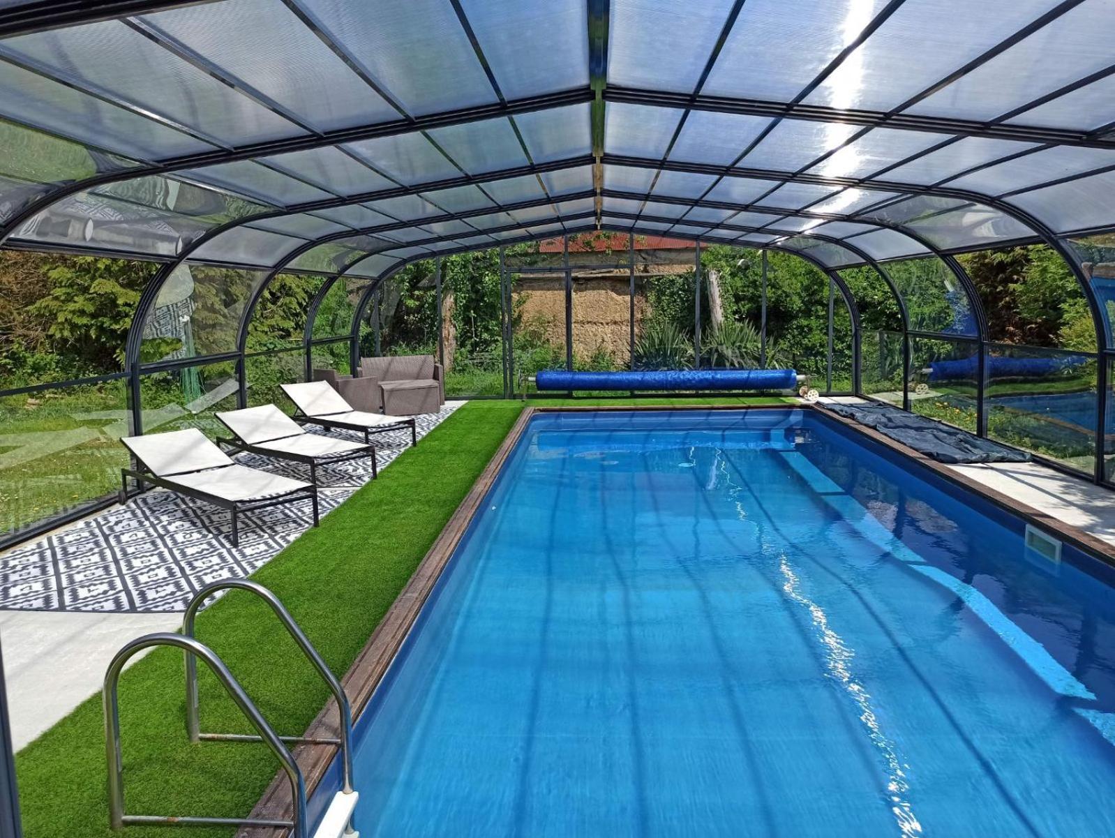 La Petellerie, maison de campagne avec piscine pour un séjour détente Moyon Extérieur photo